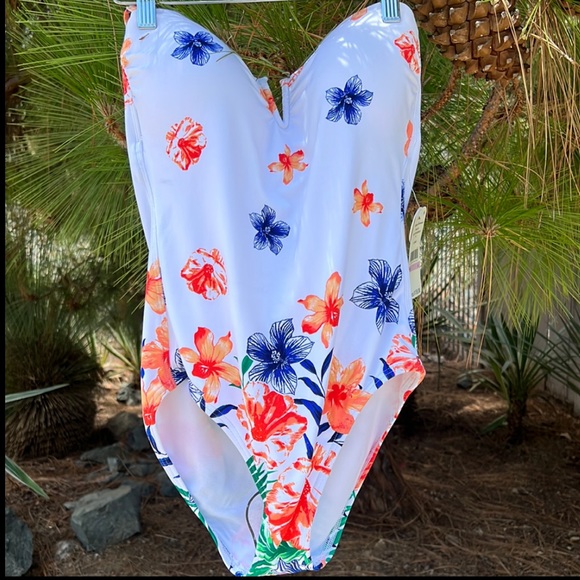 Tommy Bahama🌴Floral V-Wire Bandeau One-Piece Swimsuit🌴 - Picture 2 of 12